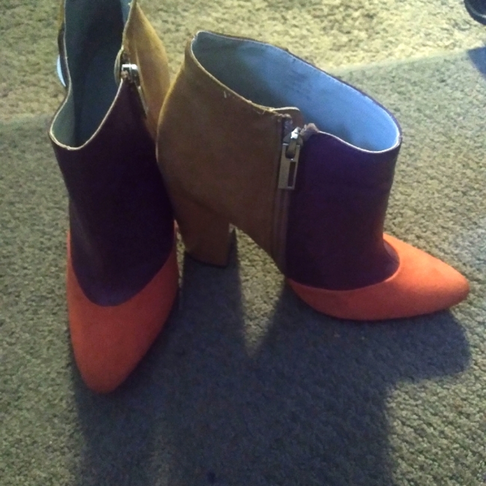 💥SOLD💥Calvin Klein color block booties
